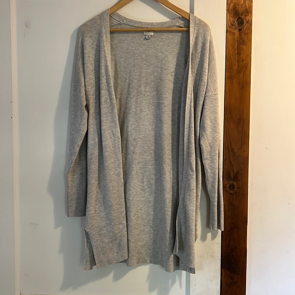 Grey cardigan with belt in back